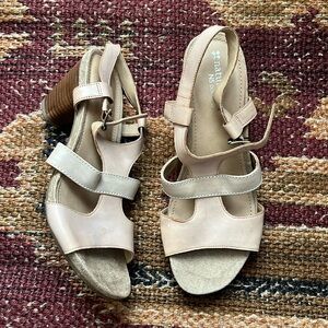 Naturalizer Strappy Heel Engrid